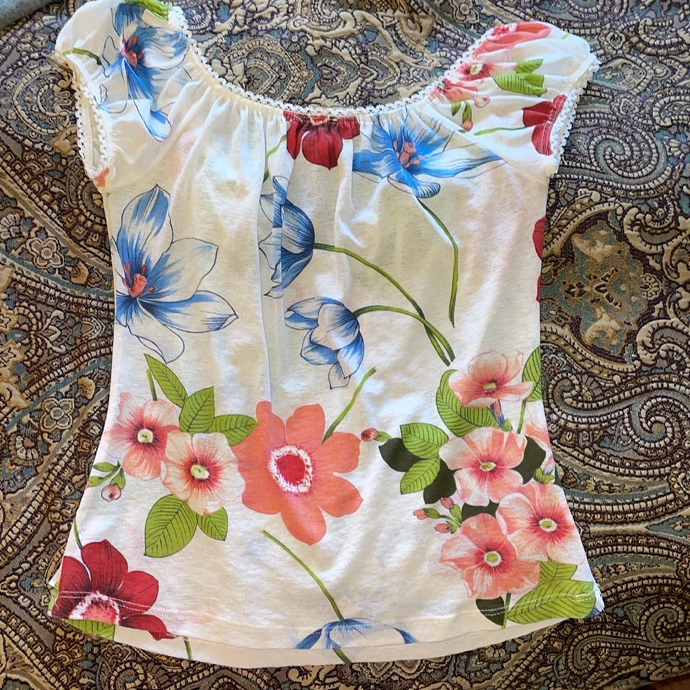 T-Shirt, Beachy-Floral. From Hawaii. Summer Shirt - Picture 2 of 2